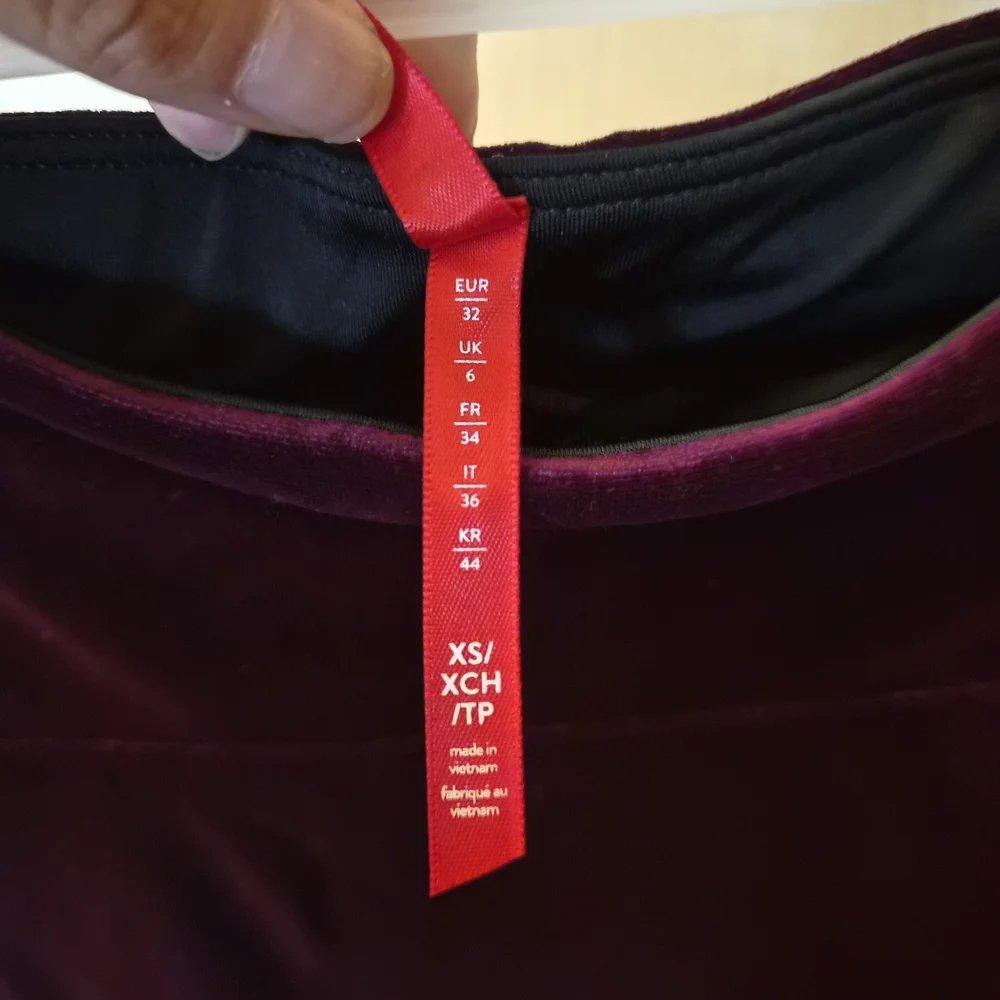 Spanx Velvet Leggings in Rich Burgundy - Picture 4 of 4
